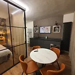 Porta Romana Gold 아파트 *