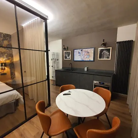 Porta Romana Gold Apartment *